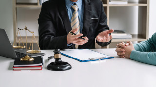 Отпадне на забраната за адвокатите да се рекламират и да