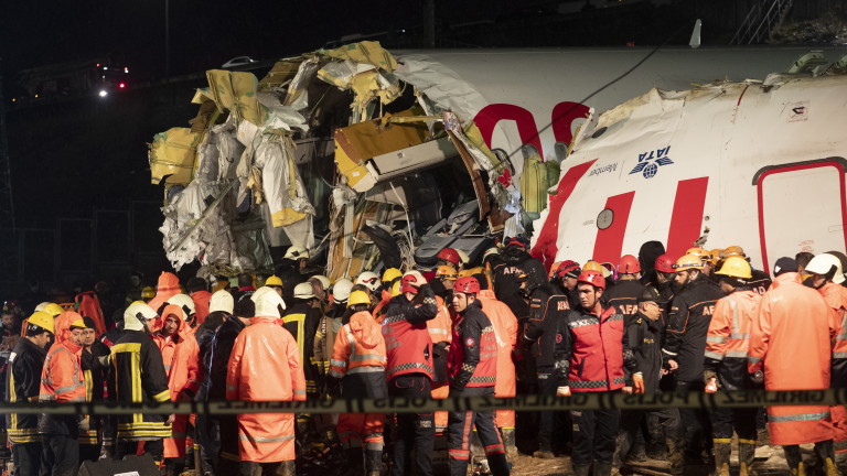 Трима загинали и 157 ранени при самолетната катастрофа в Истанбул 