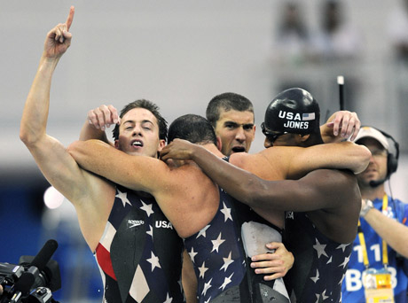 Два световни рекорда паднаха в плуването на 4 по 100 метра свободен стил (мъже)