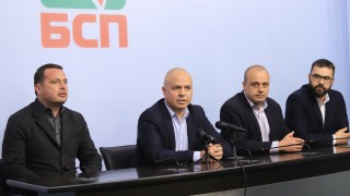 БСП излезе тази вечер с изключително кратък брифинг в който