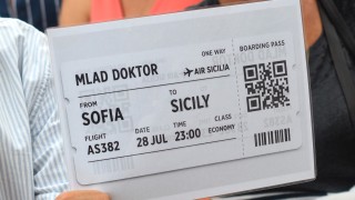 Протестът на младите медици блокира "Орлов мост" в София
