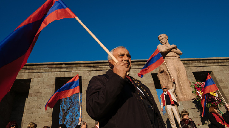 Новият президент на Армения Армен Саркисян положи клетва днес, но