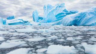 Топенето на ледовете е един от редицата негативни ефекти на глобалното затопляне за