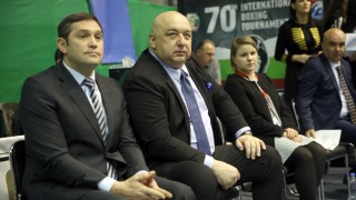 Пред много зрители състезатели и официални лица и при голям