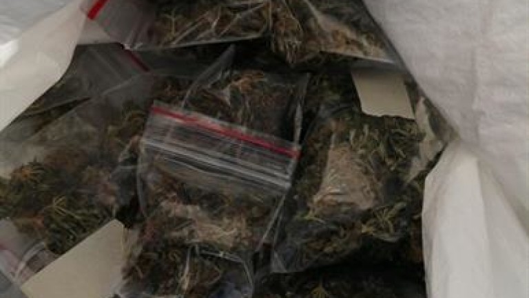  Наркотици и боеприпаси бяха намерени в кола на русенец