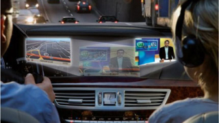 Mercedes-Benz SPLITVIEW – две програми на един екран  