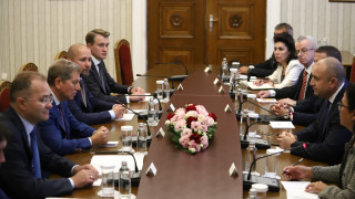 Президентът Румен Радев проведе среща с ръководството на руския нефтен