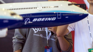 Боинг обяви че има споразумение за сделки на обща стойност 9 3