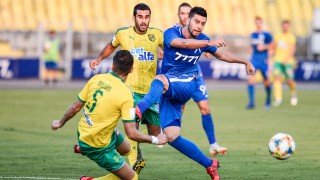 Нападателят на Левски Станислав Костов ще пропусне следващите няколко мача