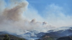 България пак пламна, евакуираха две села в община Струмяни