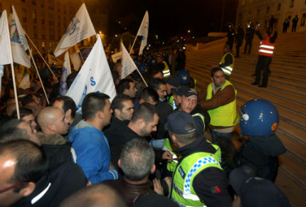 Хиляди португалски полицаи излязоха на протест срещу кабинета