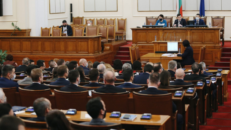Четирима депутати от Продължаваме промяната" подават оставки