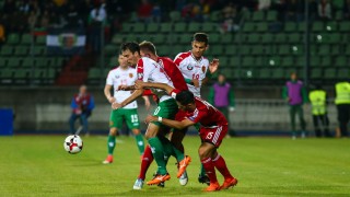 Капитанът на националния отбор Ивелин Попов в типичен стил