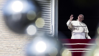 Папата призова вярващите да забравят материализма 