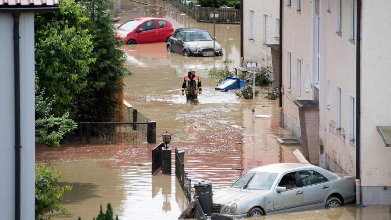 След жегите, наводнения и във Франция
