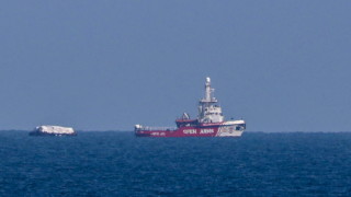 Корабът с помощи от Кипър достигна Газа