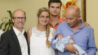 Роденото във въздуха бебе Ники кацна в България