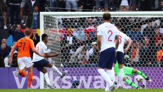 Холандия 0 1 Англия 37′ Сблъсък между Рашфорд и