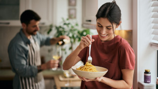 Докато някои спорят дали е полезно да се закусва или
