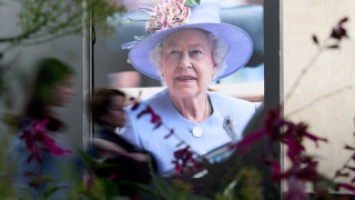 Хиляди хора изпълват Уестминстърското абатство където ще се състои церемонията