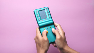 Tetris е игра  изобретена през 1985 г в Съветския съюз от