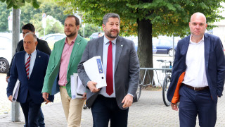 Демократична България внесе жалба в Централната избирателна комисия ЦИК срещу