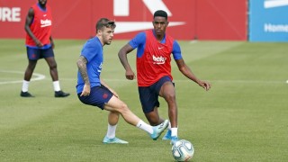 Барселона ще се раздели с левия защитник Жуниор Фирпо през