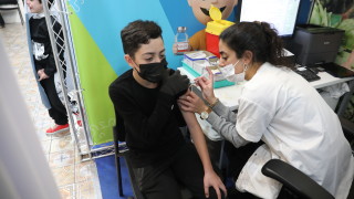 Здравните власти в Израел няма да започнат поставянето на четвърти