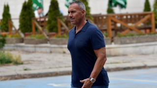 Председателят на Сдружение Сини сърца Илия Христов говори след Общото