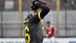 Ботев Пловдив се раздели с футболиста Мите Цикарски Двете страни