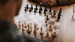 Международната шахматна федерация ФИДЕ спря членството на Руската шахматна федерация