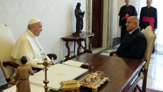 Министър председателят Бойко Борисов ще подари златовезана икона омофор и българско