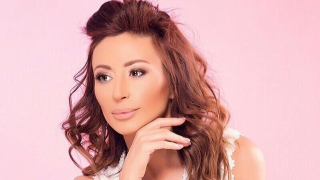 Затрупаха с рози „Мис силикон“