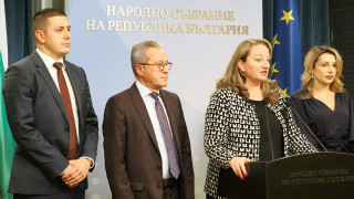 Управляващата коалиция съставена от парламентарните групи на ГЕРБ СДС БСП Обединена левица
