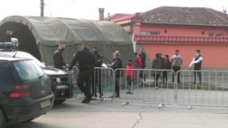 Разнобой в Ямбол - кметът обещава да отвори ромския квартал, медиците не искат