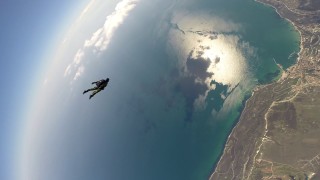 Военни летяха с парашут на 4000 метра височина