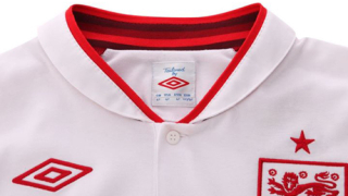 Англия с червена петолъчка на екипа за Евро 2012