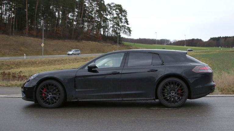 Porsche готви първия си комби модел