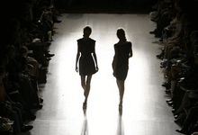 Dolce&Gabbana и Versace без лого на дрехите си