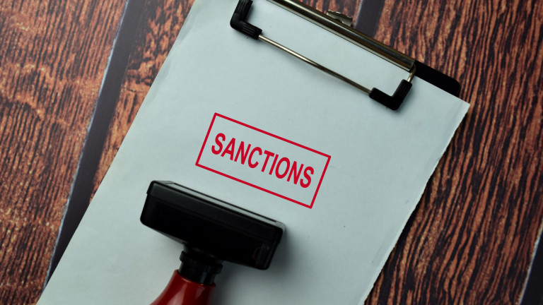 След САЩ и Великобритания наложи санкции на Московската фондова борса