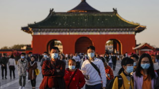 Милиони китайци пътуват на най големия празник в страната на фона
