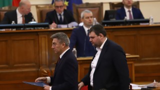 За кабинета Габровски: От „истинския А отбор“ до параван или слона в стаята