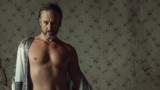 Веднага след появата си плакатът на предстоящата постановка Калигула на