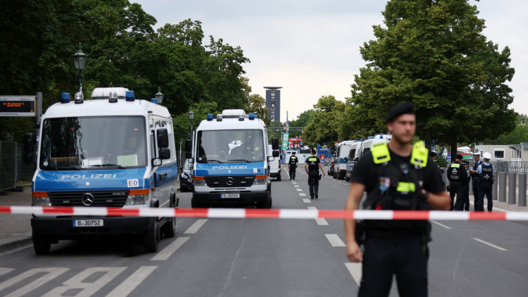 Неприятни сцени в Хамбург преди Полша - Нидерландия, полицията простреля мъж с брадва