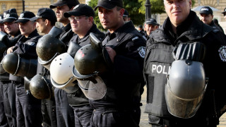 Варненски полицаи и пожарникари протестират заради заплащането на нощния труд