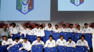 Италия показа новия си екип