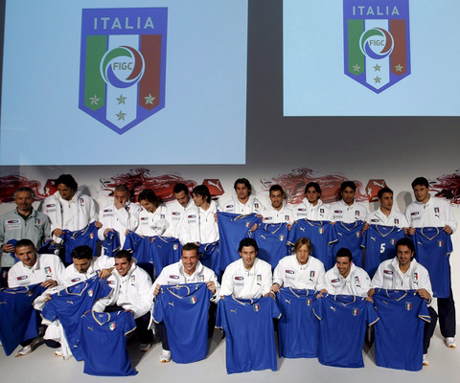 Италия показа новия си екип