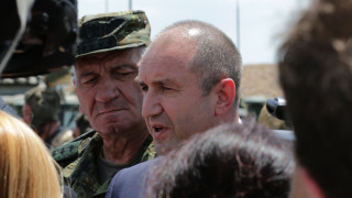 Румен Радев разкритикува бетона, който се лее по плажовете