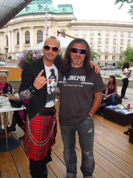 Маги Халваджиян става певец