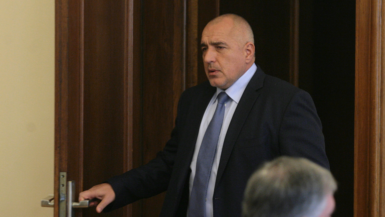 Борисов продължава спирането на обществени поръчки